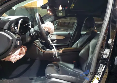 2018 Mercedes-Benz C 300 4Matic из США, поврежденный, VIN 55SWF4KB7JU272545